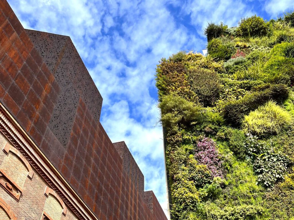 Green wall Caixa forum